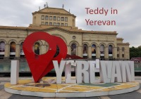 Teddy in Yerevan - Helga Merkelbach
